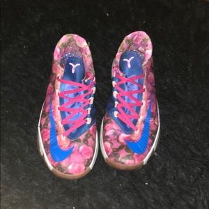 Nice KD shoes , represents cancer help